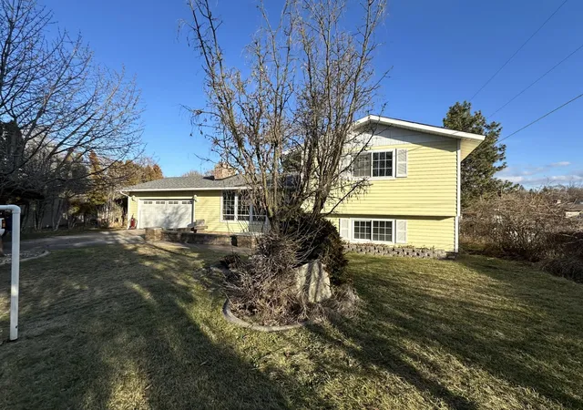 Photo 3 of Sale Pending at 1016 N S Dorn Ct, Spokane Valley, WA 99212 | MLS# 202611315 | Listing updated on 2026-04-10