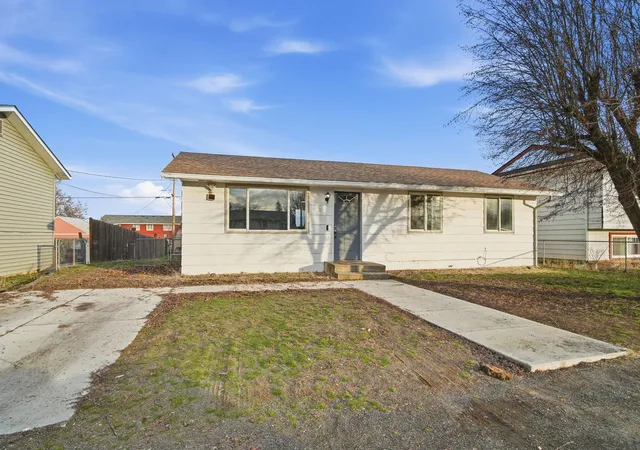 Photo 2 of Single family home for sale at 743 S Beeman St, Airway Heights, WA 99001 | MLS# 202611427 | Listing updated on 2026-09-18
