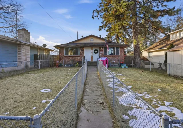 Homes for sale in Spokane, WA | 1102 1104 E North Ave, Spokane, WA 99207 | MLS# 202611661