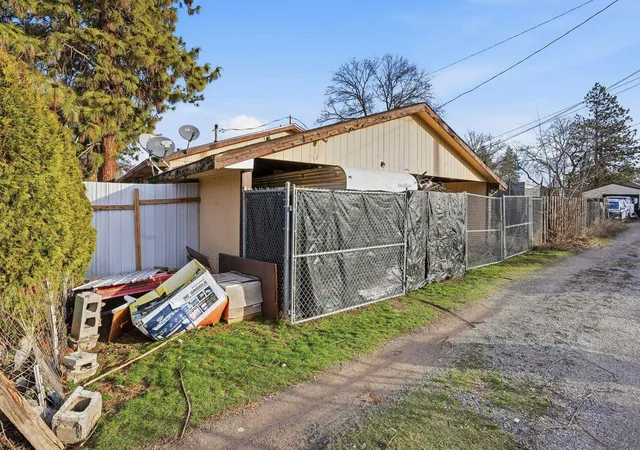 4th image of 1102-1104 E North Ave, Spokane, WA 99207 | MLS# 202611661