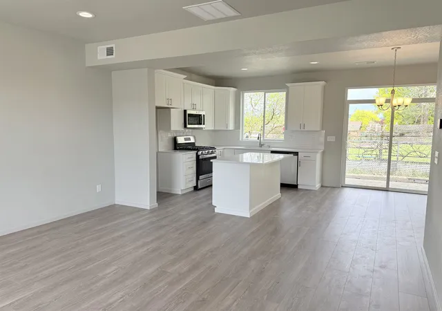 Photo 3 of Sale Pending at 9511 E Michielli Ln, Spokane, WA 99206 | MLS# 202612003 | Listing updated on 2026-09-25