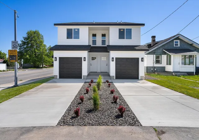 Homes for sale in Spokane, WA | 923 E Everett Ave, Spokane, WA 99207 | MLS# 202612471