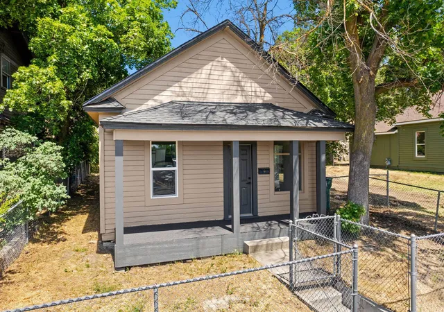1st image of 1608 W Maxwell Ave, Spokane, WA 99201 | MLS# 202612538