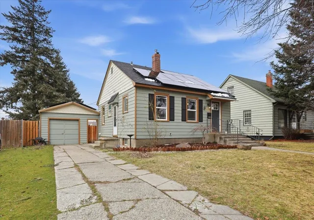 Homes for sale in Spokane, WA | 3923 N Hawthorne St, Spokane, WA 99205 | MLS# 202612560