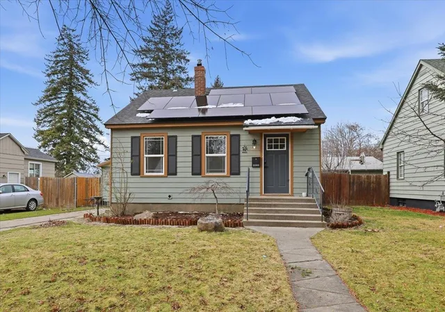 Homes for sale in Spokane, WA | 3923 N Hawthorne St, Spokane, WA 99205 | MLS# 202612560