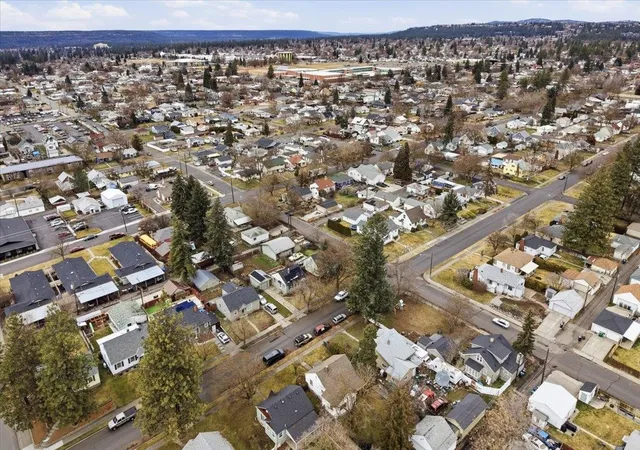 Homes for sale in Spokane, WA | 3923 N Hawthorne St, Spokane, WA 99205 | MLS# 202612560