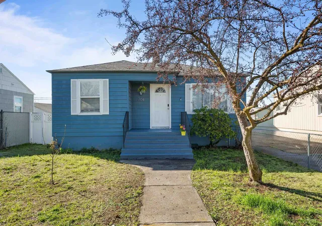 2nd image of 204 E Princeton Ave, Spokane, WA 99207 | MLS# 202612673