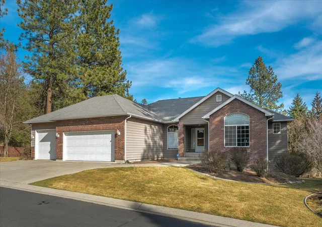 1st image of 7010 N East Bluff Ct, Spokane, WA 99218 | MLS# 202612718