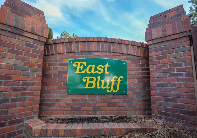 Photo 4 of Sale Pending at 7010 N East Blf Ct, Spokane, WA 99218 | MLS# 202612718 | Listing updated on 2026-08-22
