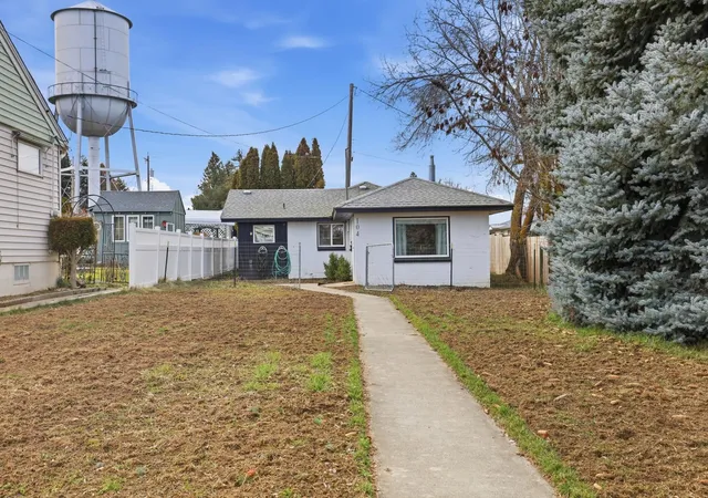 2nd image of 104 W Adams St, Harrington, WA 99134 | MLS# 202612771
