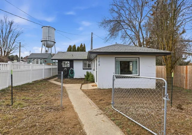 Photo 3 of Single family home for sale at 104 W Adams St, Harrington, WA 99134 | MLS# 202612771 | Listing updated on 2026-08-25