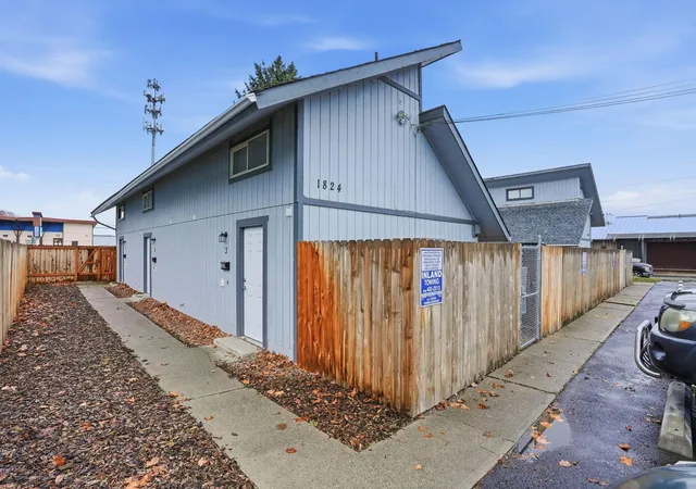 Homes for sale in Spokane, WA | 1824 & 1830 W Maxwell Ave, Spokane, WA 99201 | MLS# 202613014