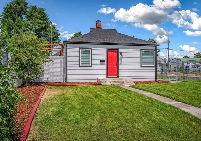 Homes for sale in Spokane, WA | 727 E Crown Ave, Spokane, WA 99207 | MLS# 202613057