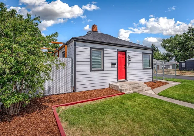 Homes for sale in Spokane, WA | 727 E Crown Ave, Spokane, WA 99207 | MLS# 202613057