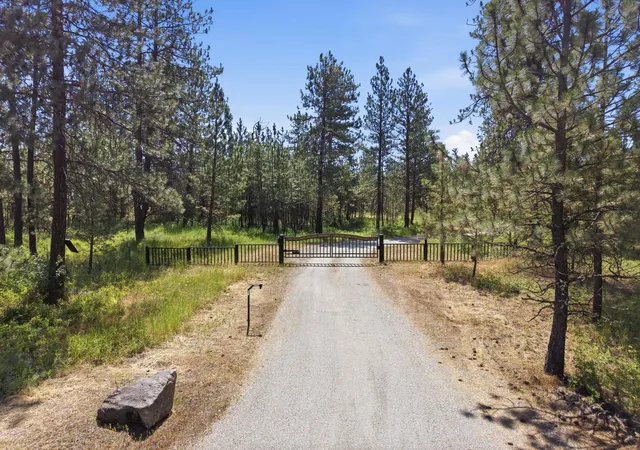 Photo 3 of Mansion for sale at 12912 E Gibbs Rd, Mica, WA 99023 | MLS# 202613634 | Listing updated on 2026-09-19