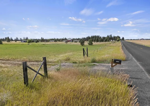 Homes for sale in Nine Mile Falls, WA | 13952 N Dover Rd, Nine Mile Falls, WA 99026 | MLS# 202613840