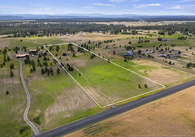 Homes for sale in Nine Mile Falls, WA | 13952 N Dover Rd, Nine Mile Falls, WA 99026 | MLS# 202613840