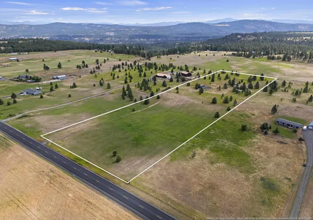 Homes for sale in Nine Mile Falls, WA | 13952 N Dover Rd, Nine Mile Falls, WA 99026 | MLS# 202613840