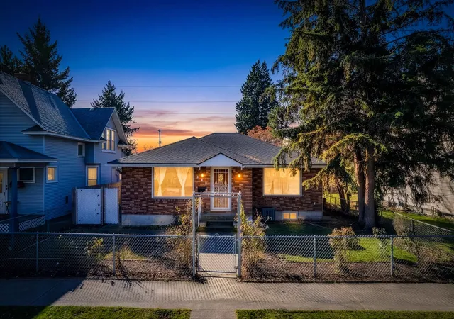 Photo 1 of Multi family home for sale at 942 E Baldwin Ave, Spokane, WA 99207 | MLS# 202613959 | Listing updated on 2026-09-21