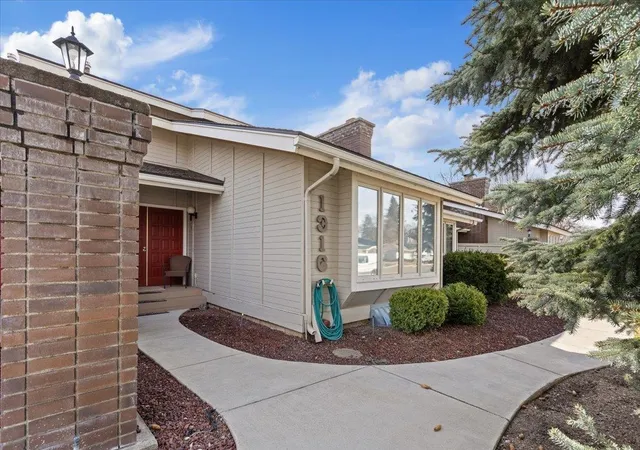 Homes for sale in Spokane, WA | 1316 E 56th Ave, Spokane, WA 99223 | MLS# 202614084