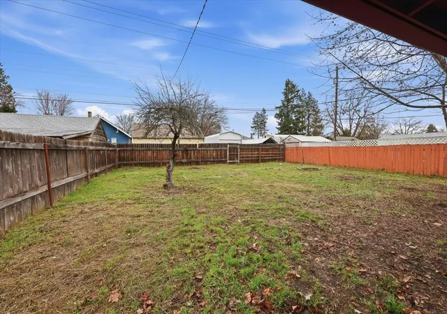 Homes for sale in Spokane, WA | 5616 N Lincoln St, Spokane, WA 99205 | MLS# 202614085