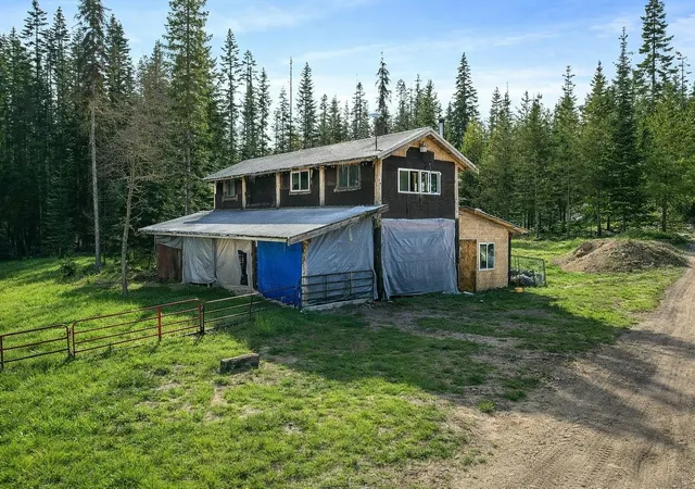 1st image of 800 Hillcrest Ln, Newport, WA 99156 | MLS# 202614351