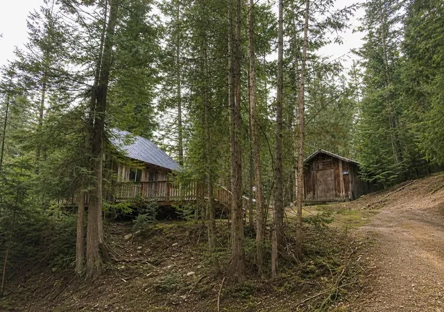 Photo 1 of Single family home for sale at 3121 Fifteen Mile Crk Rd, Kettle Falls, WA 99141 | MLS# 202614368 | Listing updated on 2026-08-30