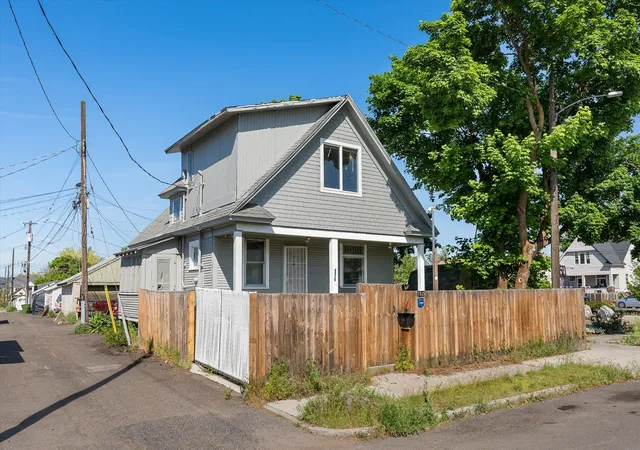 Photo 2 of Single family home for sale at 1515 N Cedar St, Spokane, WA 99201 | MLS# 202614425 | Listing updated on 2026-09-04