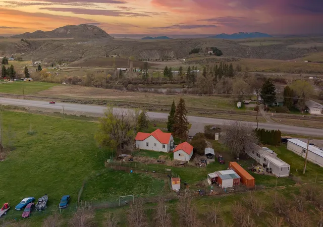 3rd image of 31308 A Hwy 97 Hwy, Tonasket, WA 98855 | MLS# 202614809