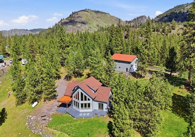 Homes for sale in Hunters, WA | 5182 Hunters Ridge Wy, Hunters, WA 99137 | MLS# 202614967