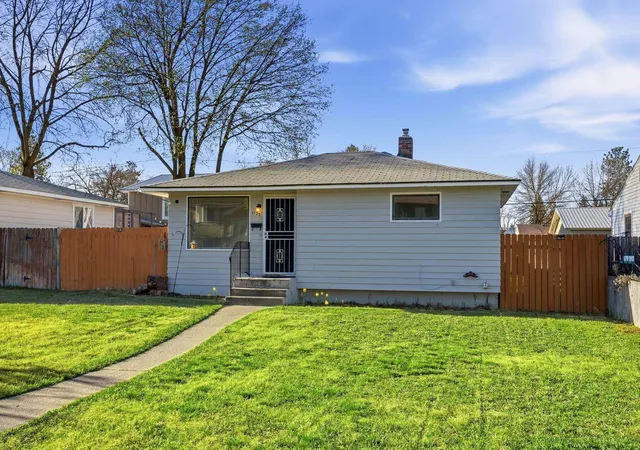 Homes for sale in Spokane, WA | 1123 W Decatur Ave, Spokane, WA 99207 | MLS# 202615098