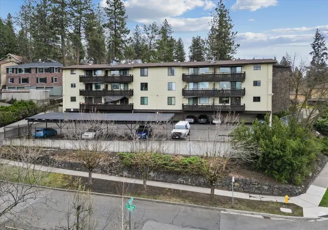 Homes for sale in Spokane, WA | 844 W Cliff Dr, Spokane, WA 99204 | Houzeo