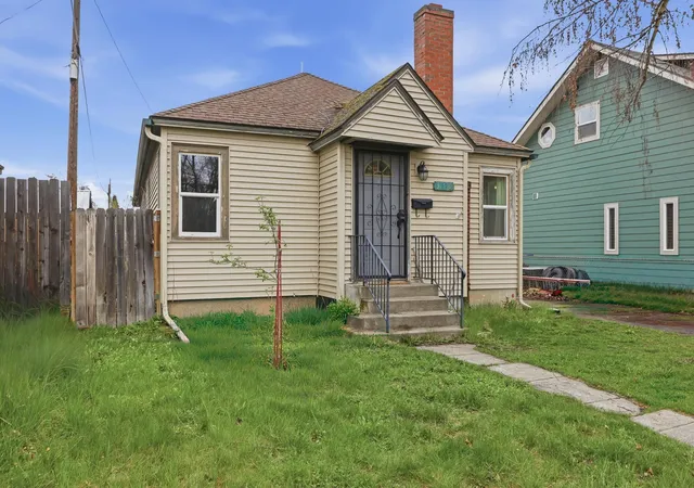 Homes for sale in Spokane, WA | 3110 N Jefferson St, Spokane, WA 99205 | MLS# 202615421