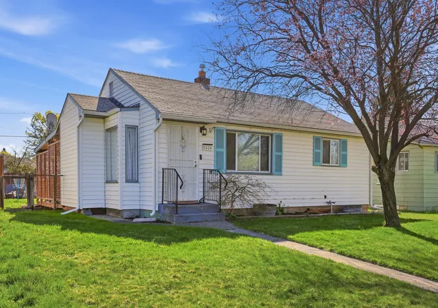 Homes for sale in Spokane, WA | 5224 N Cannon St, Spokane, WA 99205 | MLS# 202615539