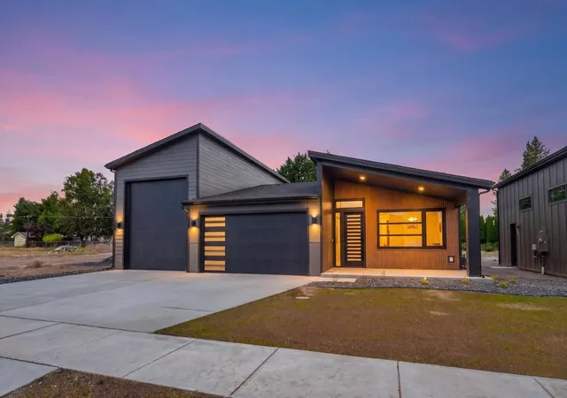 1st image of 11005 E 36th Dr, Spokane Valley, WA 99206 | MLS# 202615587
