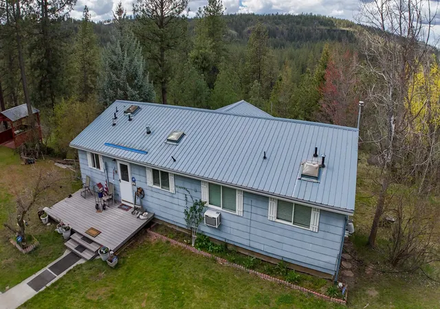 Homes for sale in Nine Mile Falls, WA | 15307 W Autumn Rd, Nine Mile Falls, WA 99026 | MLS# 202615641