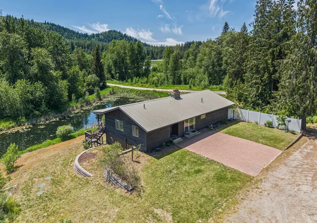 2nd image of 252 Davaz Carlton Rd, Newport, WA 99156 | MLS# 202615738