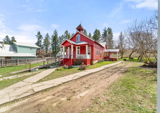 Homes for sale in Chewelah, WA | 1696d Blue Creek Rd, Chewelah, WA 99109 | MLS# 202615749
