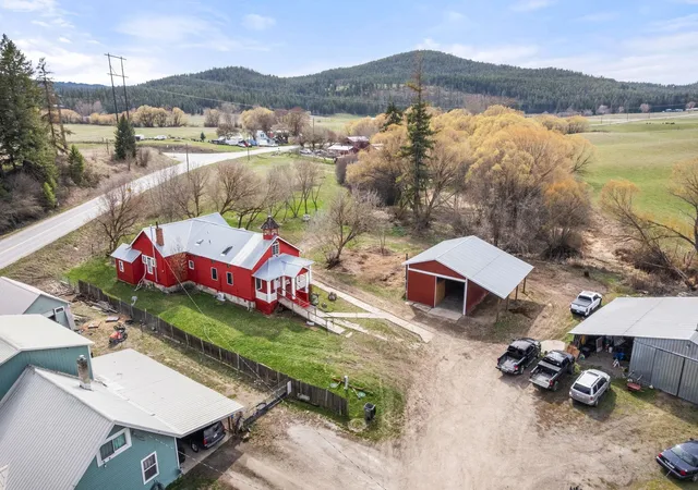 Homes for sale in Chewelah, WA | 1696d Blue Creek Rd, Chewelah, WA 99109 | MLS# 202615749