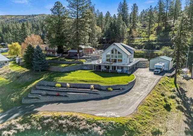Homes for sale in Seven Bays, WA | 304 Airport Way, Seven Bays, WA 99122 | MLS# 202615750