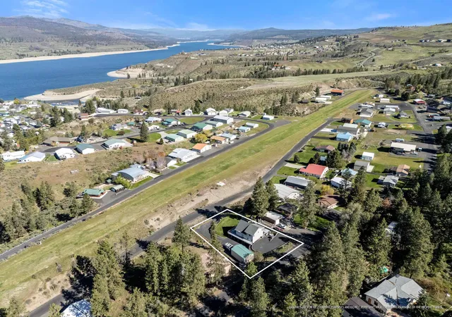 Homes for sale in Seven Bays, WA | 304 Airport Way, Seven Bays, WA 99122 | MLS# 202615750
