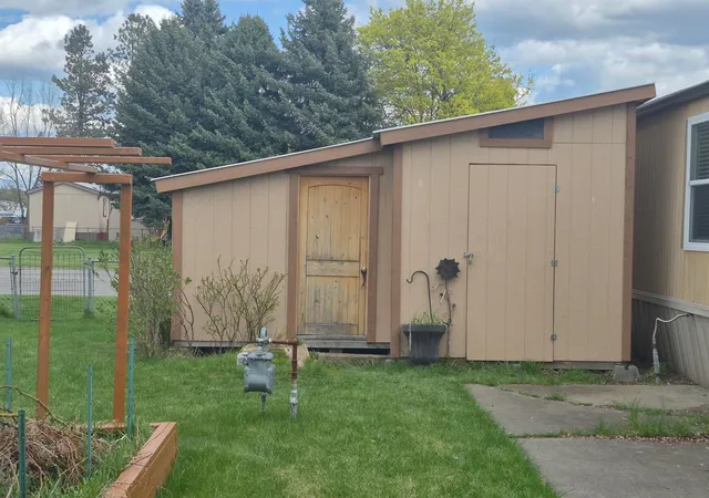 Photo 3 of Manufactured home for sale at 3925 E Farwell Rd, Mead, WA 99021 | MLS# 202615818 | Listing updated on 2026-10-07