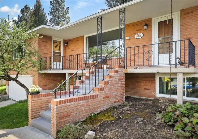 Photo 3 of Single family home for sale at 1523 W Ardmore Dr, Spokane, WA 99218 | MLS# 202615857 | Listing updated on 2026-07-28