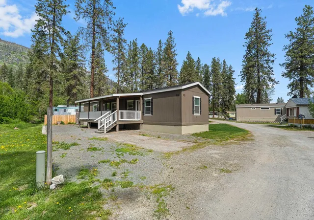 Photo 2 of Manufactured home for sale at 5 Columbia Dr, Kettle Falls, WA 99141 | MLS# 202615867 | Listing updated on 2026-10-09