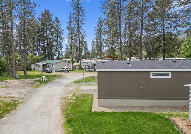 Photo 3 of Manufactured home for sale at 5 Columbia Dr, Kettle Falls, WA 99141 | MLS# 202615867 | Listing updated on 2026-10-09