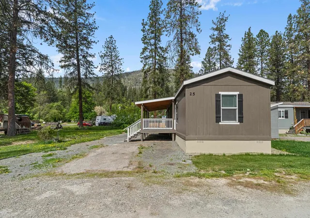 Photo 3 of Manufactured home for sale at 5 Columbia Dr, Kettle Falls, WA 99141 | MLS# 202615867 | Listing updated on 2026-10-09