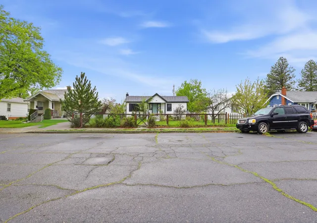 Homes for sale in Spokane, WA | 4807 N Howard St, Spokane, WA 99205 | MLS# 202616006