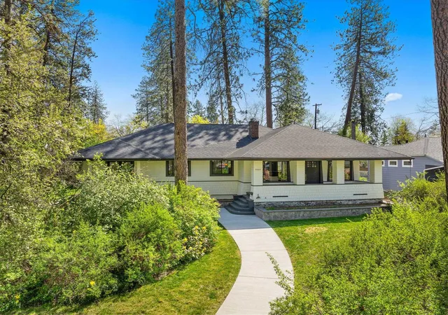 Photo 2 of Single family home for sale at 3327 S Tekoa St, Spokane, WA 99203 | MLS# 202616063 | Listing updated on 2026-10-02