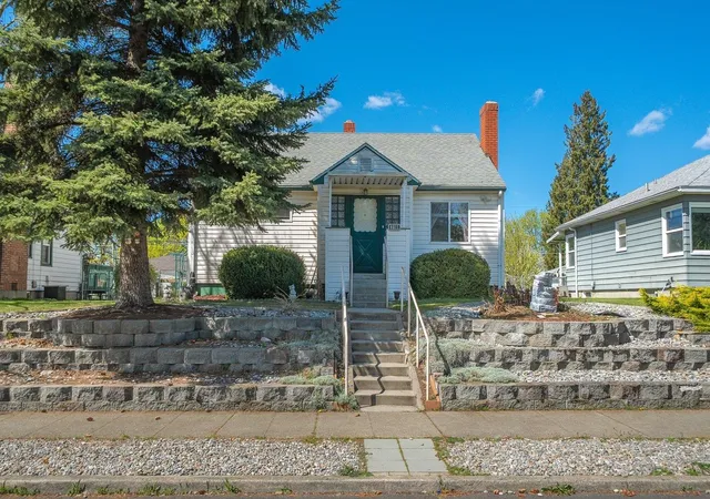 Homes for sale in Spokane, WA | 4011 N Hawthorne St, Spokane, WA 99205 | MLS# 202616079