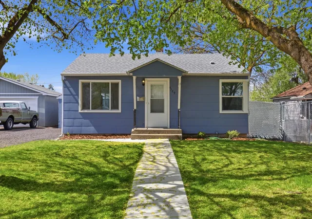 Homes for sale in Spokane, WA | 5729 N Lindeke St, Spokane, WA 99205 | MLS# 202616090